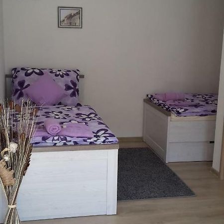 Ubytovani Lila Mikulov Ngoại thất bức ảnh