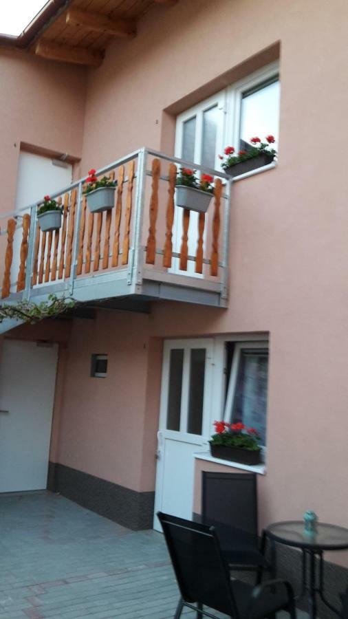 Ubytovani Lila Mikulov Ngoại thất bức ảnh