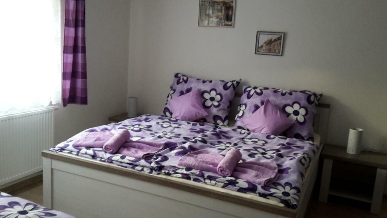 Ubytovani Lila Mikulov Ngoại thất bức ảnh